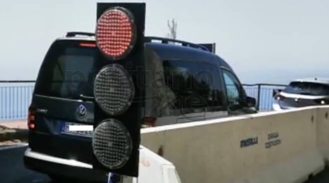 auto retromarcia semaforo positano piano