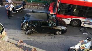 Vico Equense incidente sulla Statale a Torre Barbara scontro auto con Bus 