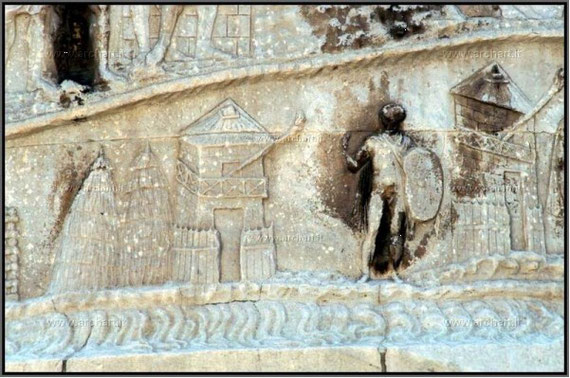 Particolare della Colonna Traiana con evidenza di una torre di avvistamento romana.