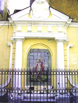 L'edicola votiva del San Giovanni Battista di fronte alla Collegiata